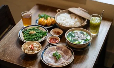 Quán 'cơm nhà' trong khu tập thể cũ ở Hà Nội được Michelin khen suốt 4 năm
