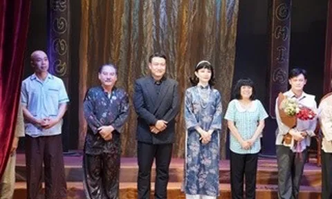 Vỡ òa cảm xúc với phiên bản mới "Người điên trong ngôi nhà cổ"