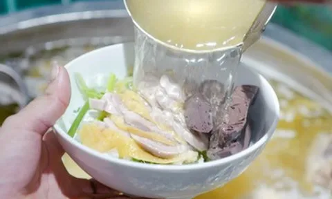 5 quán phở gà Michelin ở Hà Nội, có nơi bị chê đắt vẫn đông kín khách