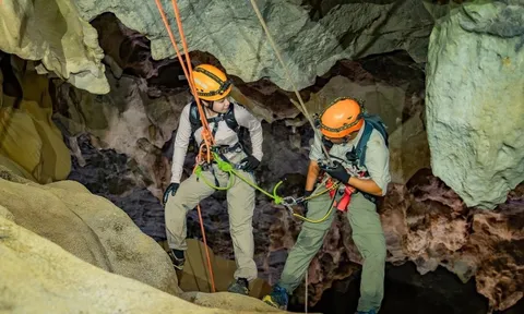 6 ngày đu dây, vượt đá bên trong hang động mới phát hiện ở Việt Nam