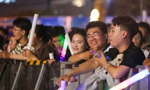 Hàng nghìn người dự Lễ khai mạc Festival Biển Khánh Hòa năm 2026