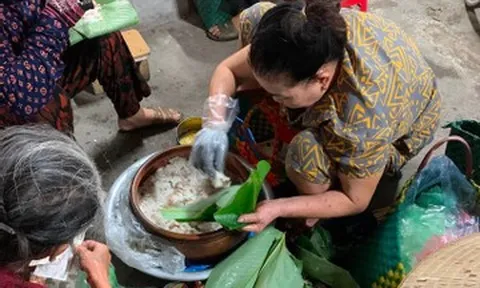 30 năm làm nghề, người phụ nữ Hưng Yên tiết lộ đặc sản xếp chồng giá 10.000 đồng