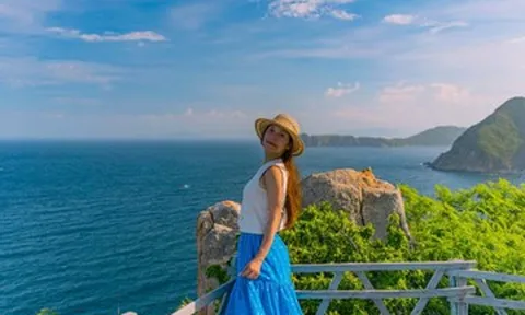 Khách Hà Nội trở về tuổi thơ ở hòn đảo 'mất điện như cơm bữa', không có điều hòa