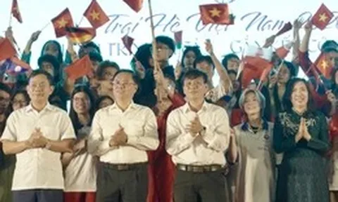Hơn 100 kiều bào trẻ hô vang 'Việt Nam, Hồ Chí Minh' trong lễ bế mạc Trại hè Việt Nam