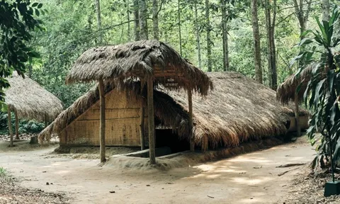 Dưới lòng đất địa đạo Củ Chi