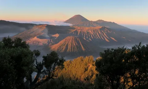 Đóng cửa núi lửa Bromo hút khách Việt gần đây
