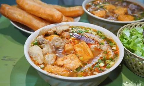 8 quán bún, phở mở ban đêm ngon, đông khách ở phường Hoàn Kiếm