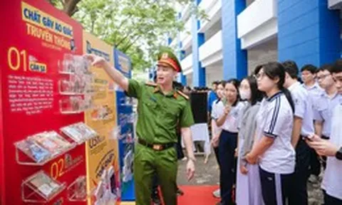 Công an tới trường giúp học sinh - sinh viên tạo 'kháng thể' trước cạm bẫy ma túy