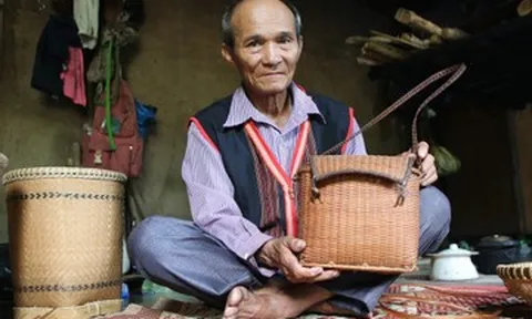 'Cuốn sổ tay sống' của làng Ca Dong