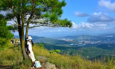 Khách Hà Nội chi 500.000 đồng, vượt 130km ngắm hoàng hôn đẹp như tranh vẽ