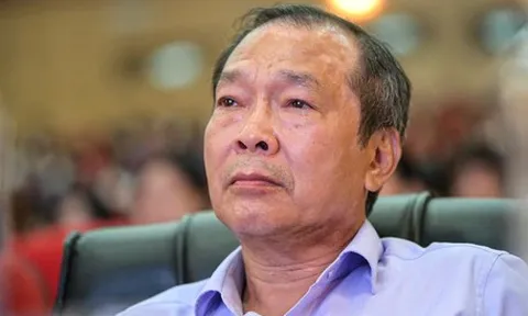 Người mẹ thứ 3 của nữ SV mồ côi xuất hiện, nhà hảo tâm rơi nước mắt, tặng SV 50 triệu