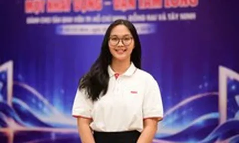 Từ giã trường Y vì mẹ phát hiện ung thư, nữ sinh nghỉ một năm đi làm rồi lại đậu đại học: Học bổng động viên tôi