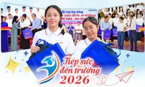 24 tỉ đồng trao tặng 1.247 tân SV 34 tỉnh thành; Hơn 2,2 tỉ đồng bạn đọc tặng tân SV trong các bài báo Tiếp sức đến trường