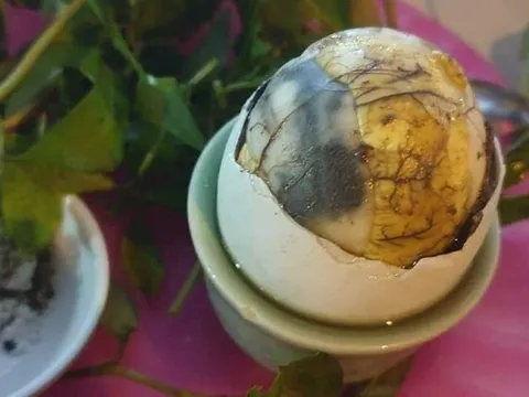 Trứng vịt lộn vào top 100 món ăn tệ nhất thế giới 2023