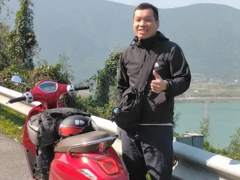 Phượt xe máy điện từ Hà Nội vào TP HCM dự giải chạy đêm