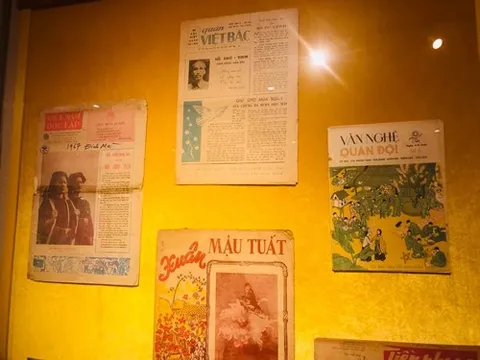 Tọa đàm và trưng bày "Xuân xưa trên báo Tết 1865-2000"