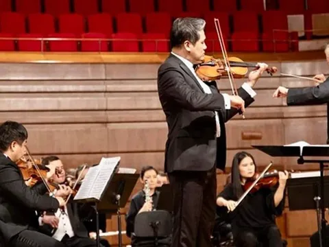 NSƯT Bùi Công Duy sang Kazakhstan giảng dạy