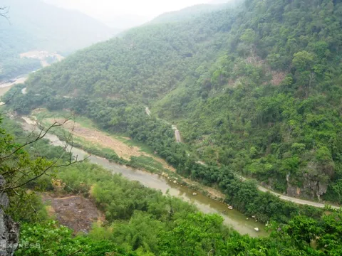 Hang quan tài trên đỉnh núi tây Thanh Hoá