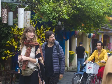 Khách Tây hào hứng trải nghiệm Tết Hội An