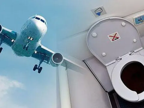 Cựu tiếp viên hàng không tiết lộ thời điểm vàng để sử dụng nhà vệ sinh trên máy bay