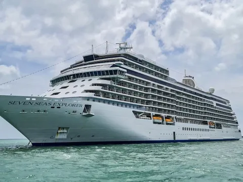 Siêu du thuyền đưa hơn 630 khách quốc tế cập cảng Nha Trang