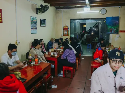 Hàng bánh cuốn ba đời hút du khách ở Hà Giang