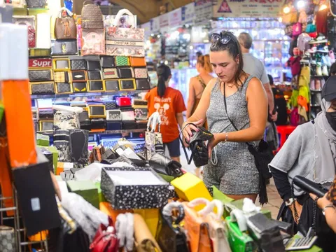 Tỉ phú Johnathan Hạnh Nguyễn đề xuất cách “móc hầu bao” của khách du lịch