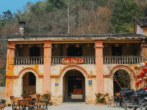 Quán cà phê trong căn nhà hơn 100 tuổi ở Hà Giang