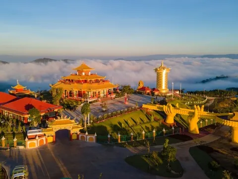 Khám phá đại bảo tháp kinh luân lớn nhất thế giới ở Samten Hills Dalat