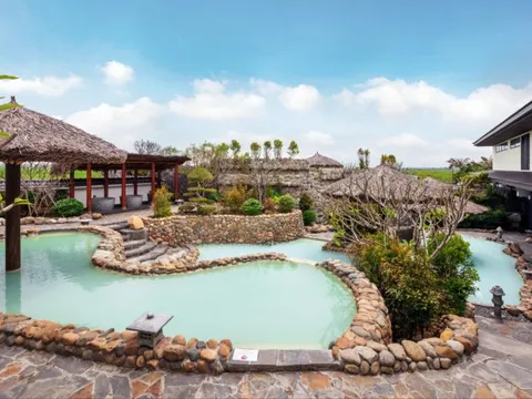 Ngâm tắm khoáng nóng kiểu Nhật tại Huế