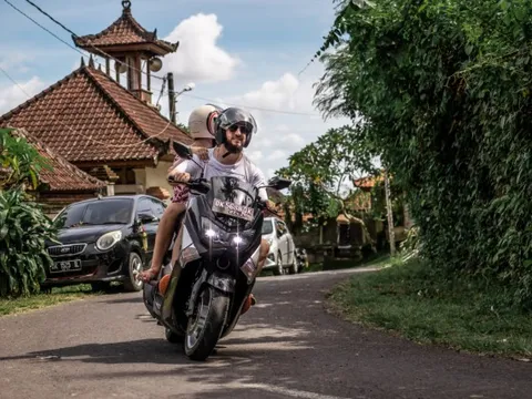 Bali cấm du khách đi xe máy