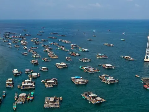 Hòn đảo 'nghìn bè cá' trên biển Kiên Giang