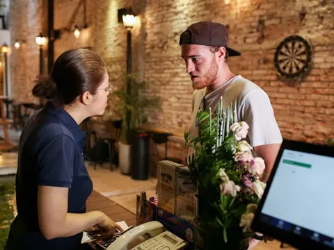 Nhiều khách sạn phải đóng cửa, đổi chủ