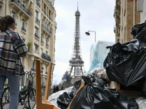 Điều du khách cần biết khi Paris ngập trong núi rác