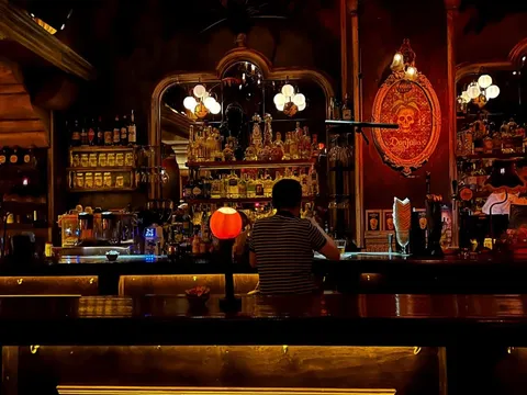 Kinh nghiệm đi bar một mình vẫn vui