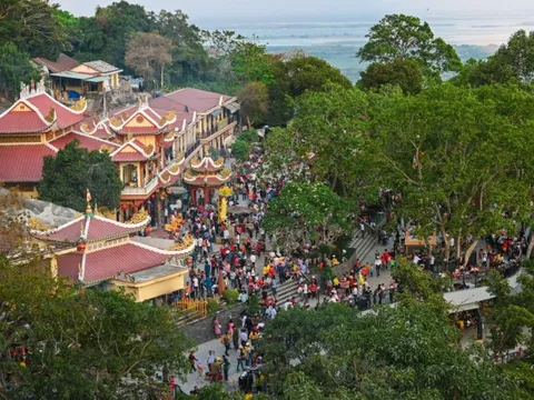 Các điểm du lịch tâm linh tại núi Bà Đen