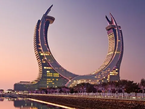 Khách sạn hình 2 thanh kiếm khổng lồ