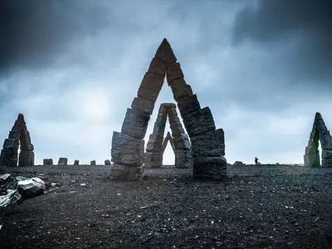 Tượng đài bằng đá bí ẩn ở Iceland