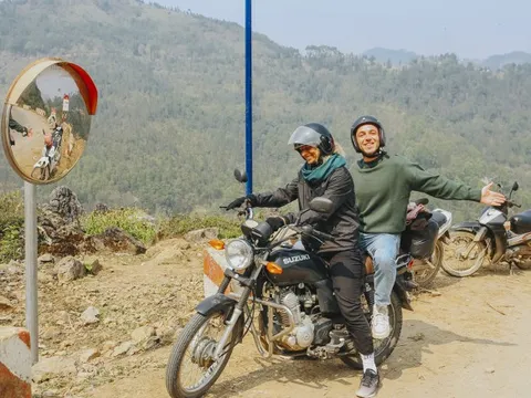 Khách Tây đến Hà Giang tăng, thích phượt bằng xe máy