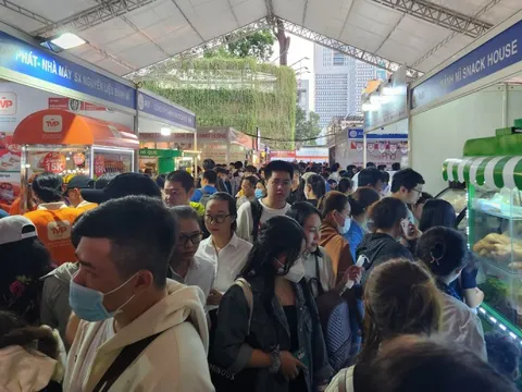 Lễ hội bánh mì 'đông ngoài sức tưởng tượng'