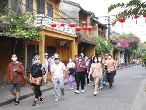 Đi vào phố cổ Hội An bắt buộc phải mua vé, người địa phương có lối đi riêng