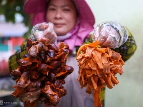 Quán bún riêu vịt bán hơn 200 bát trong ba tiếng