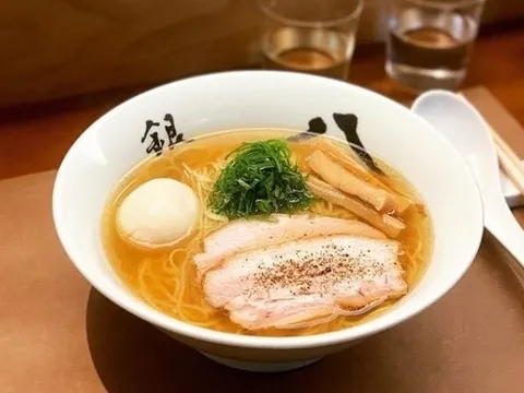 Chờ 2 tiếng để ăn thử mì ramen đạt sao Michelin