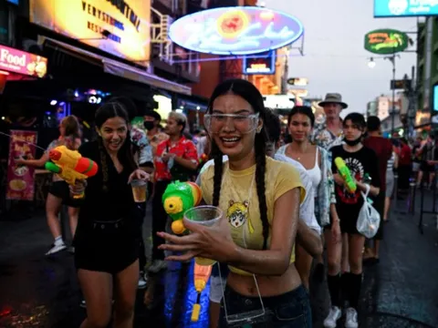 Mặt tối của Tết té nước ở Thái Lan