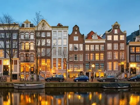 Amsterdam đánh thuế du khách qua đêm cao nhất châu Âu