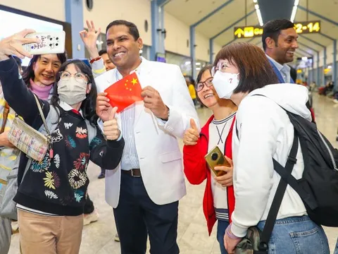 Người Trung Quốc đổ xô du lịch nước ngoài dịp 1/5