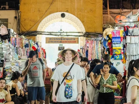 Nhiều khách chọn tour nội đô TP.HCM dịp 30/4