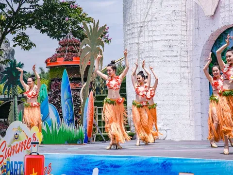 Nhiều hoạt động tại Công viên Thiên đường Bảo Sơn dịp 30/4