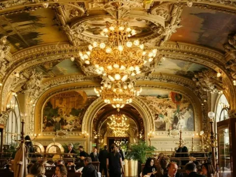Nhà hàng hơn 120 tuổi như cung điện ở Paris