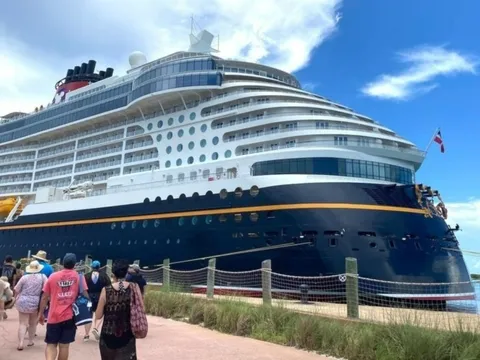 Bên trong tàu du lịch cổ tích của Disney